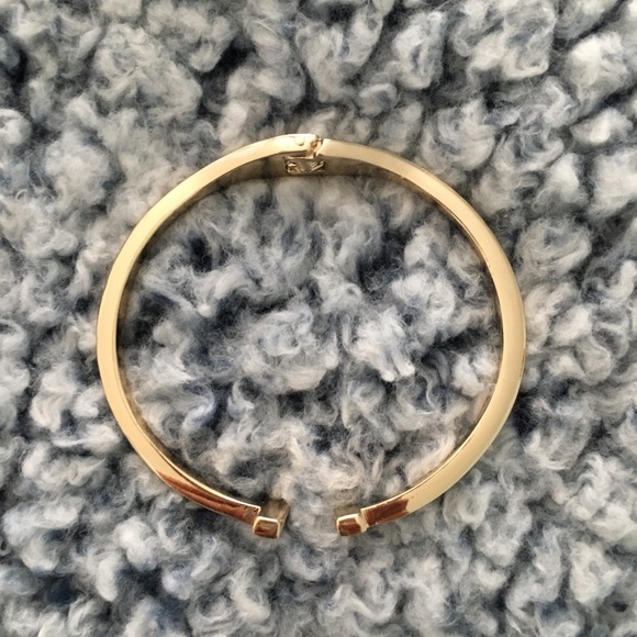 ✨ Golden Bangle✨ - Picture 2 of 3